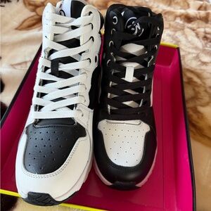 Zumba Fitness snoopy edition shoes 6.5 NWB